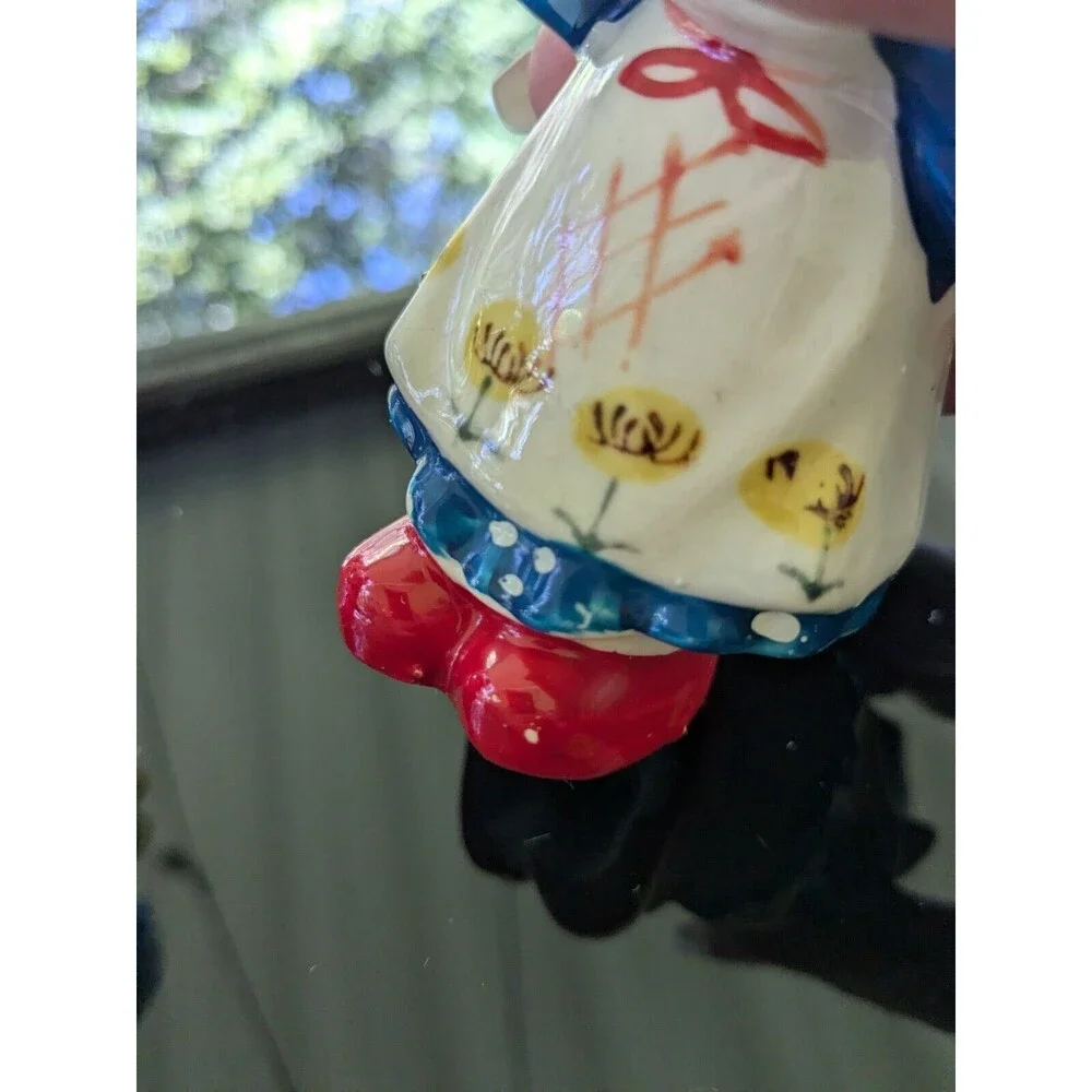 Vintage Kissing Dutch Boy/Girl Salt Pepper Shaker Set Ceramics Japan Tulips Blue